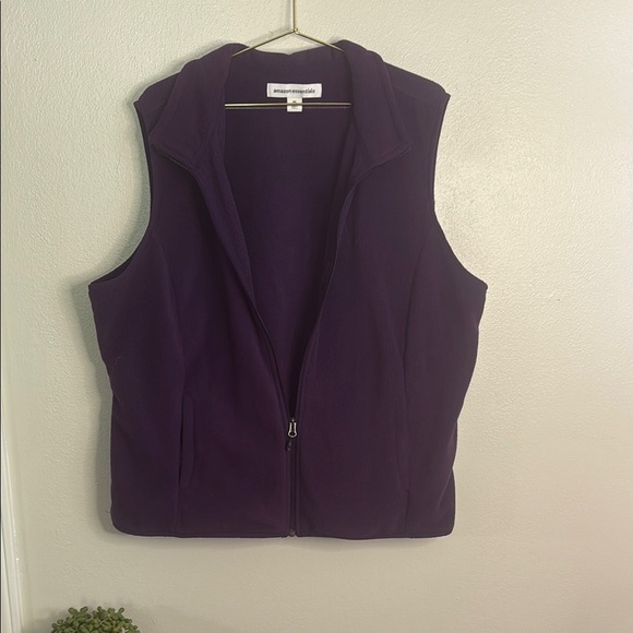 Amazon Essentials Deep Purple Fleece Vest - Picture 1 of 4